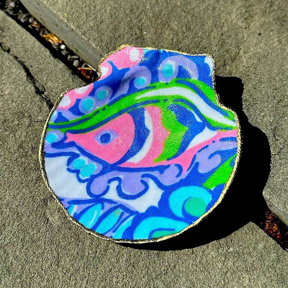 Gorgeous hand made shells using Lilly Pulitzer fabric and trimmed in gold!